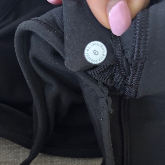 lululemon 🍋 Flow Y Nulu Black Sports Bra size 6 - Picture 4 of 4